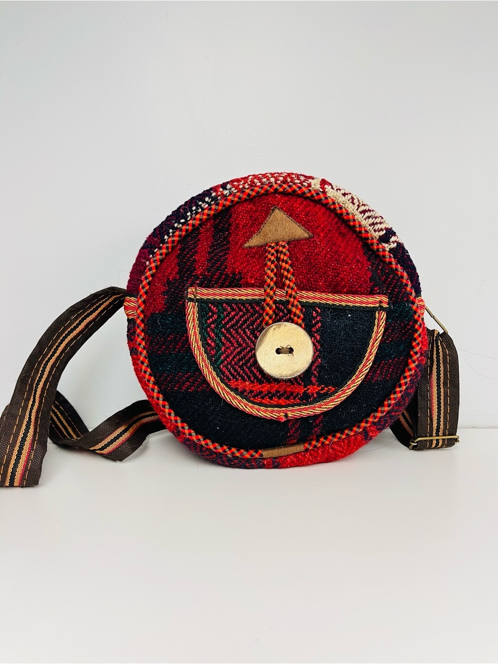 Round Kilim Pattern Wool Crossbody
